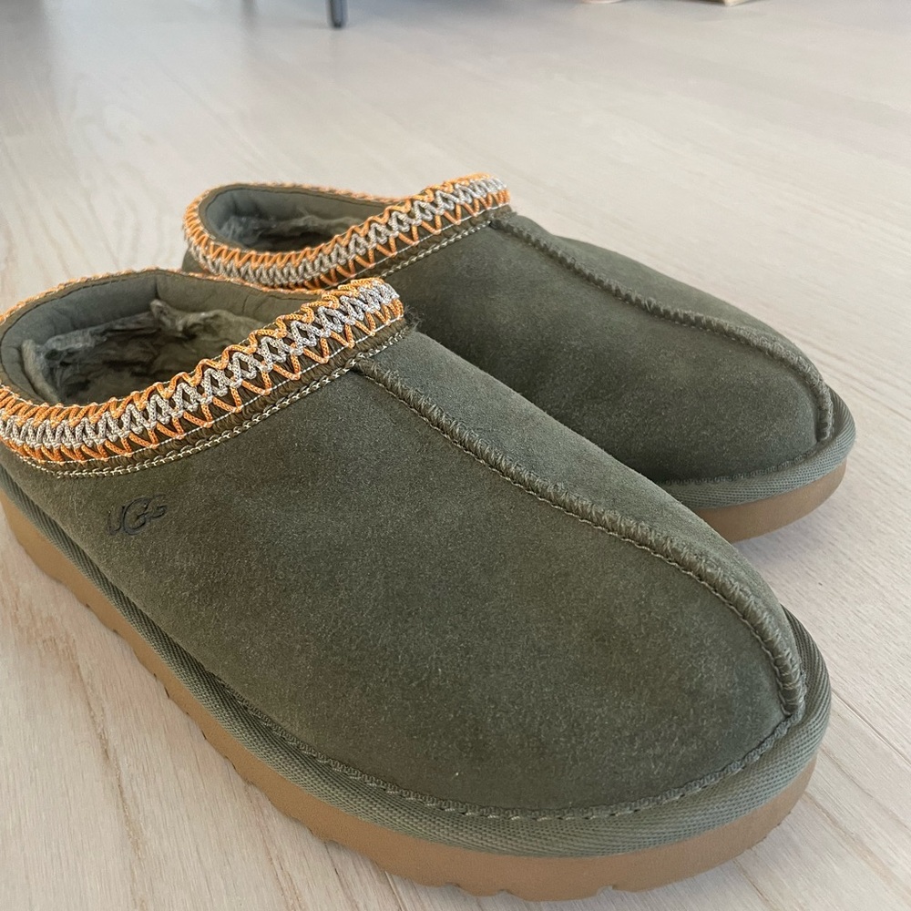 UGG TAZ Forest Green Size 6